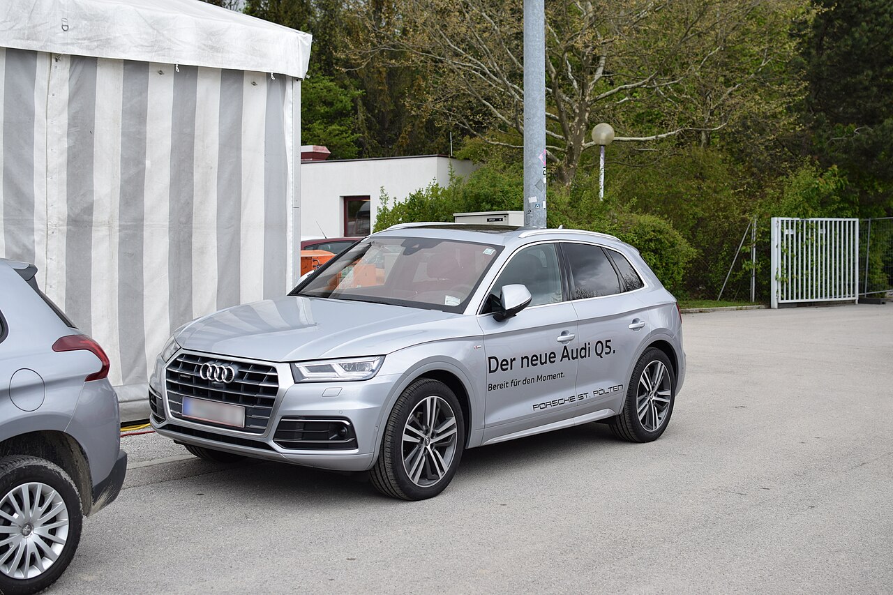 2020 Audi Q5 40 TFSI — front three-quarter exterior view