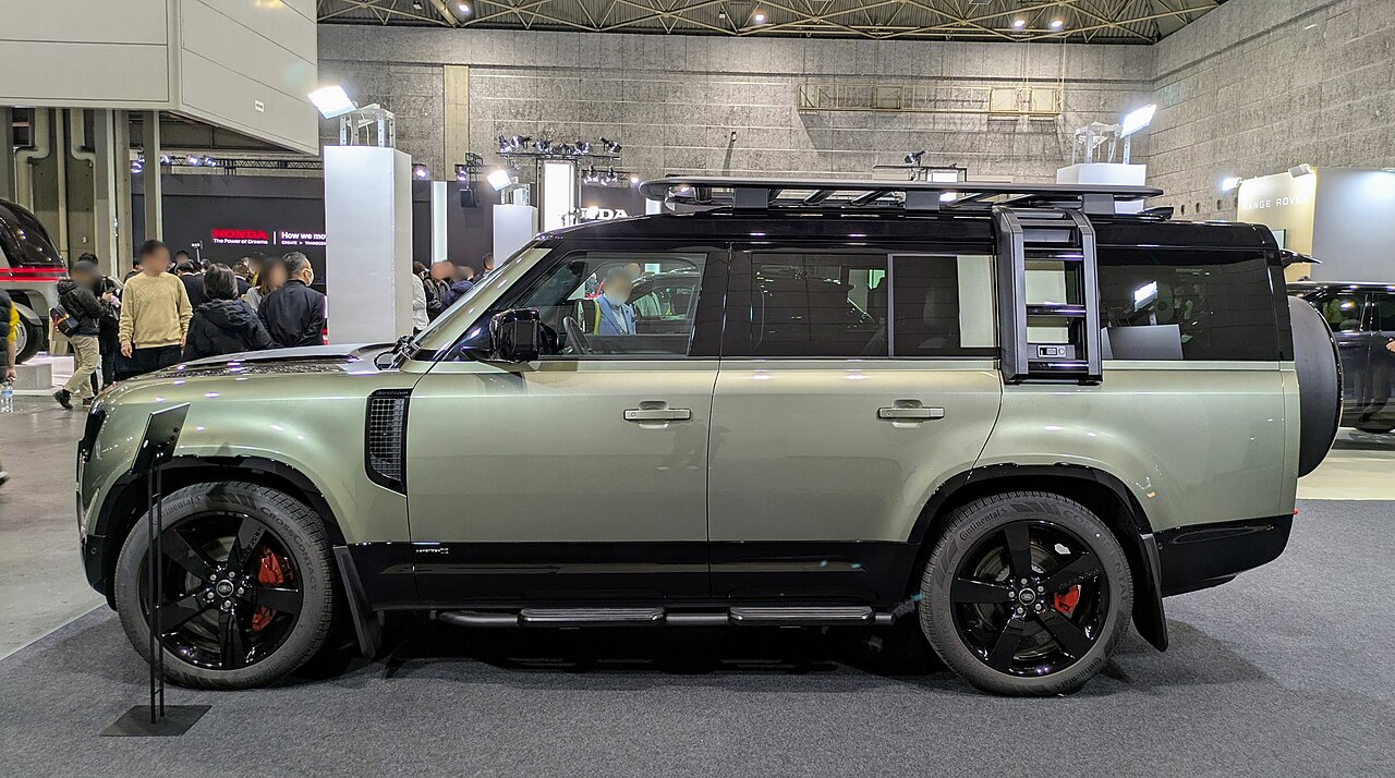Land Rover Defender — side profile