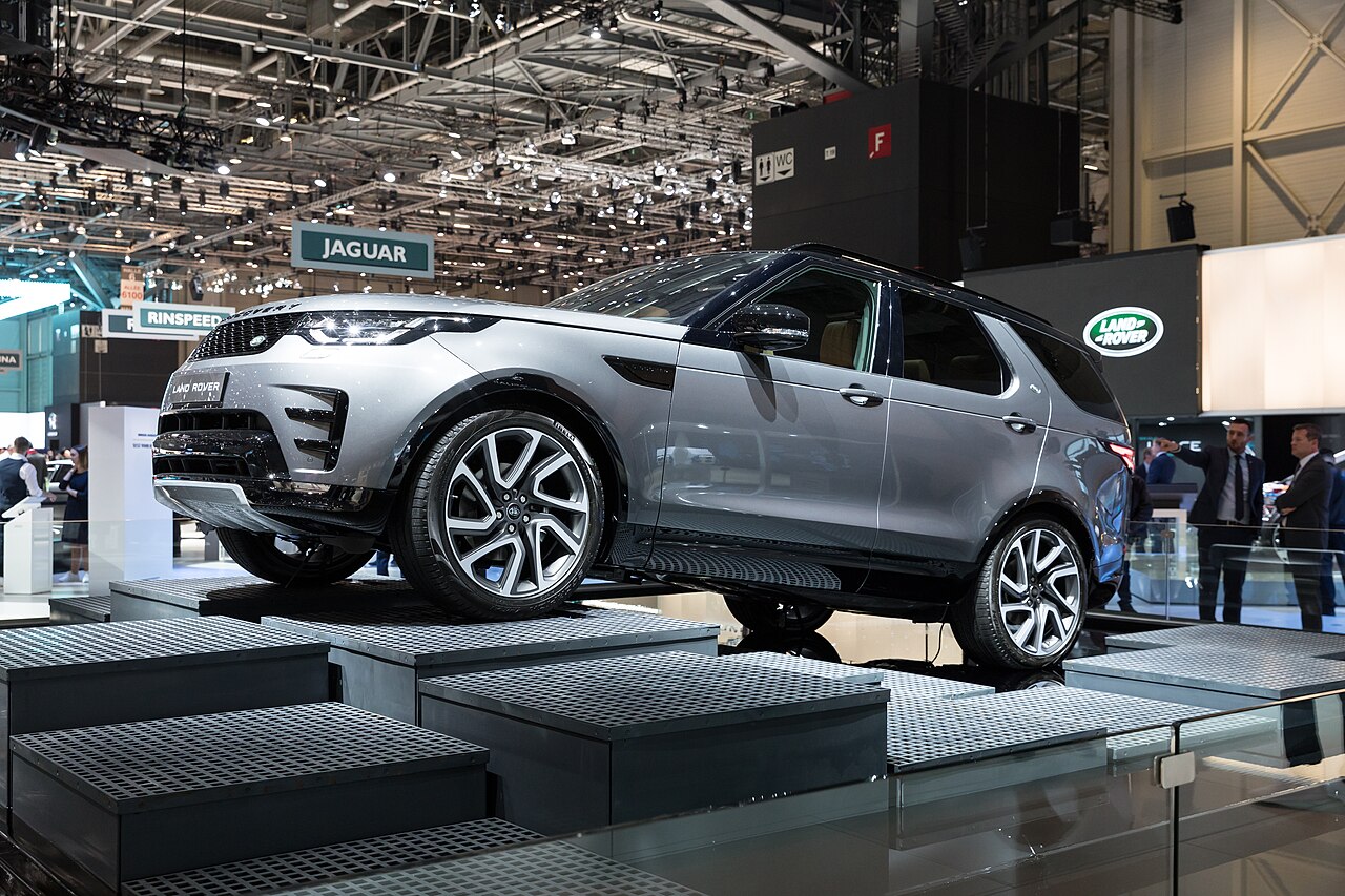 Land Rover Discovery — exterior view