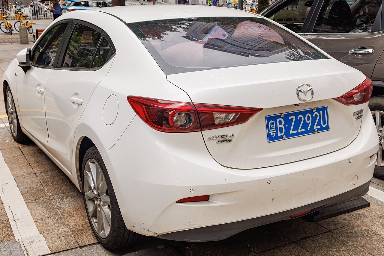 Mazda Axela — exterior view