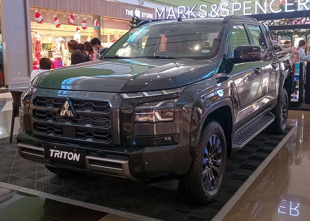 Mitsubishi L200 — front three-quarter exterior view