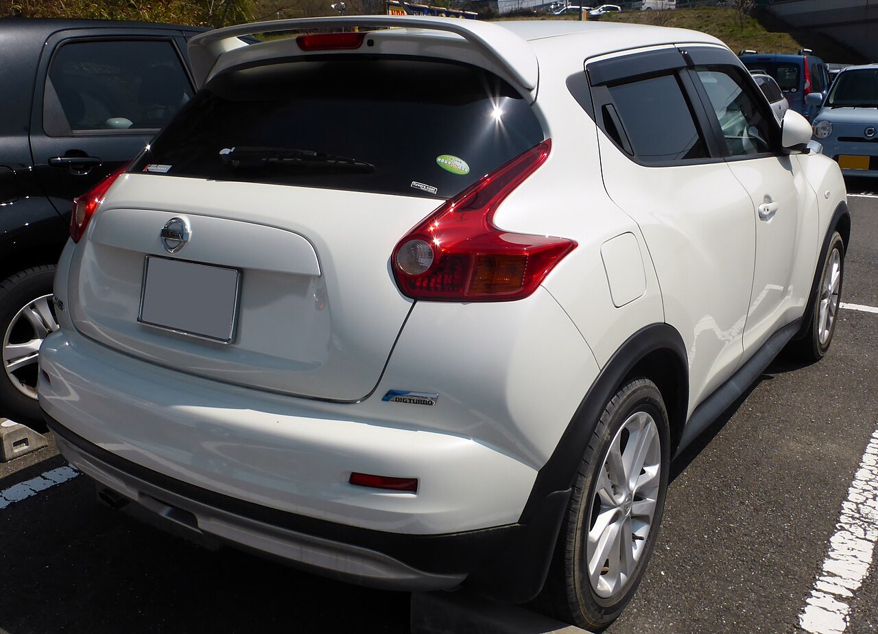 Nissan Juke — rear three-quarter view