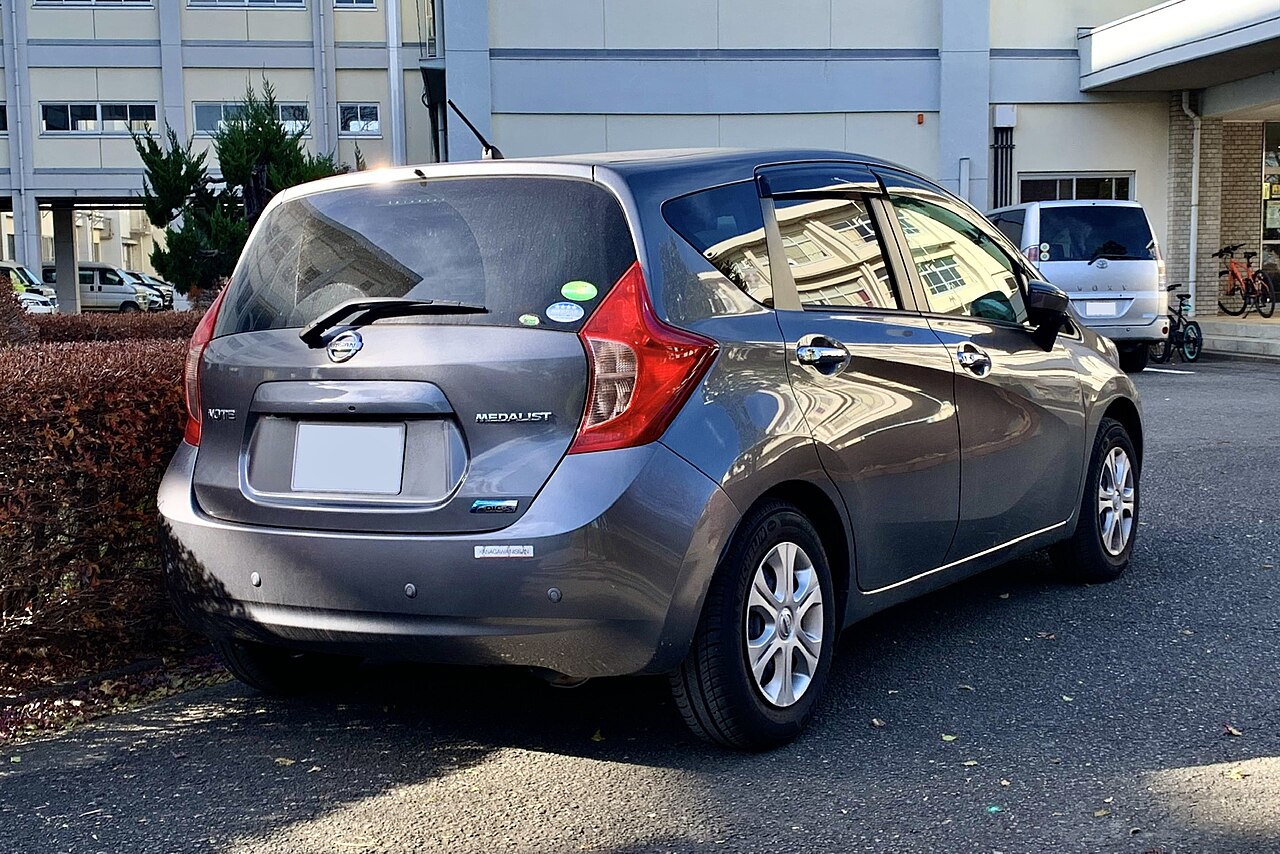 Nissan Note — rear three-quarter view
