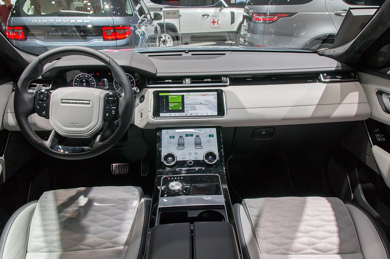 Range Rover Evoque — exterior view