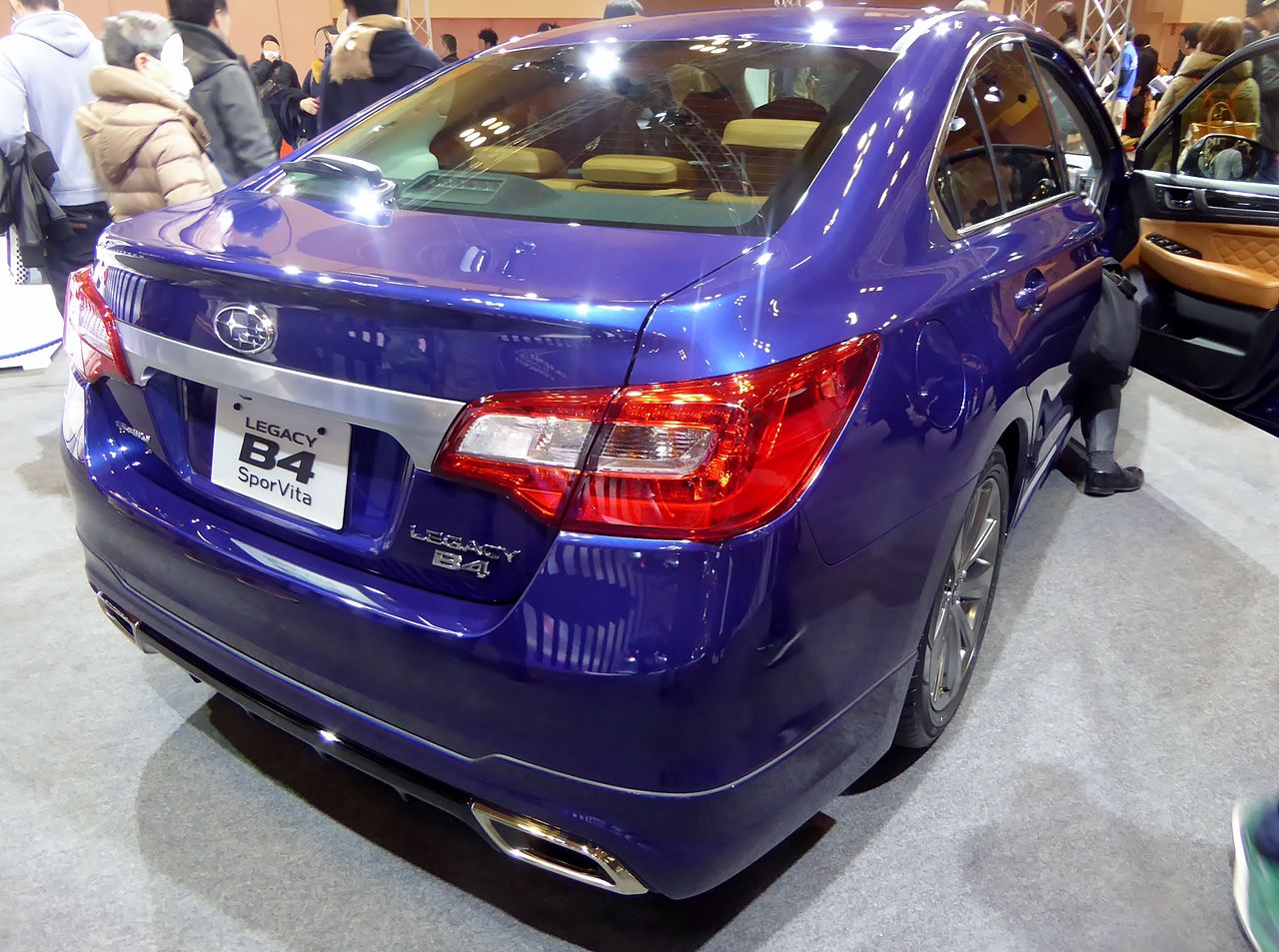 Subaru Legacy — exterior view