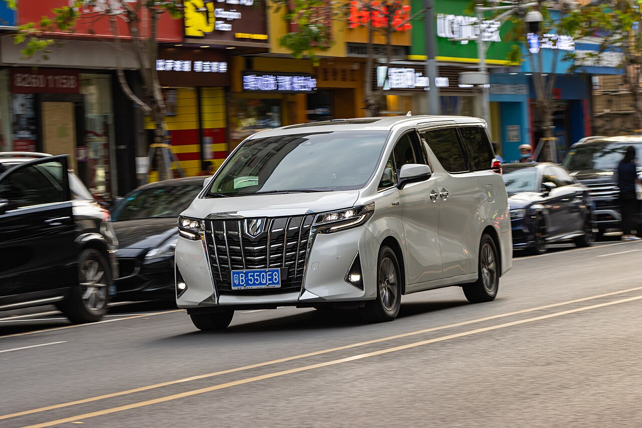 Toyota Alphard — exterior view