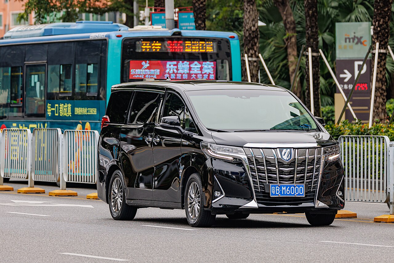 Toyota Alphard — exterior view