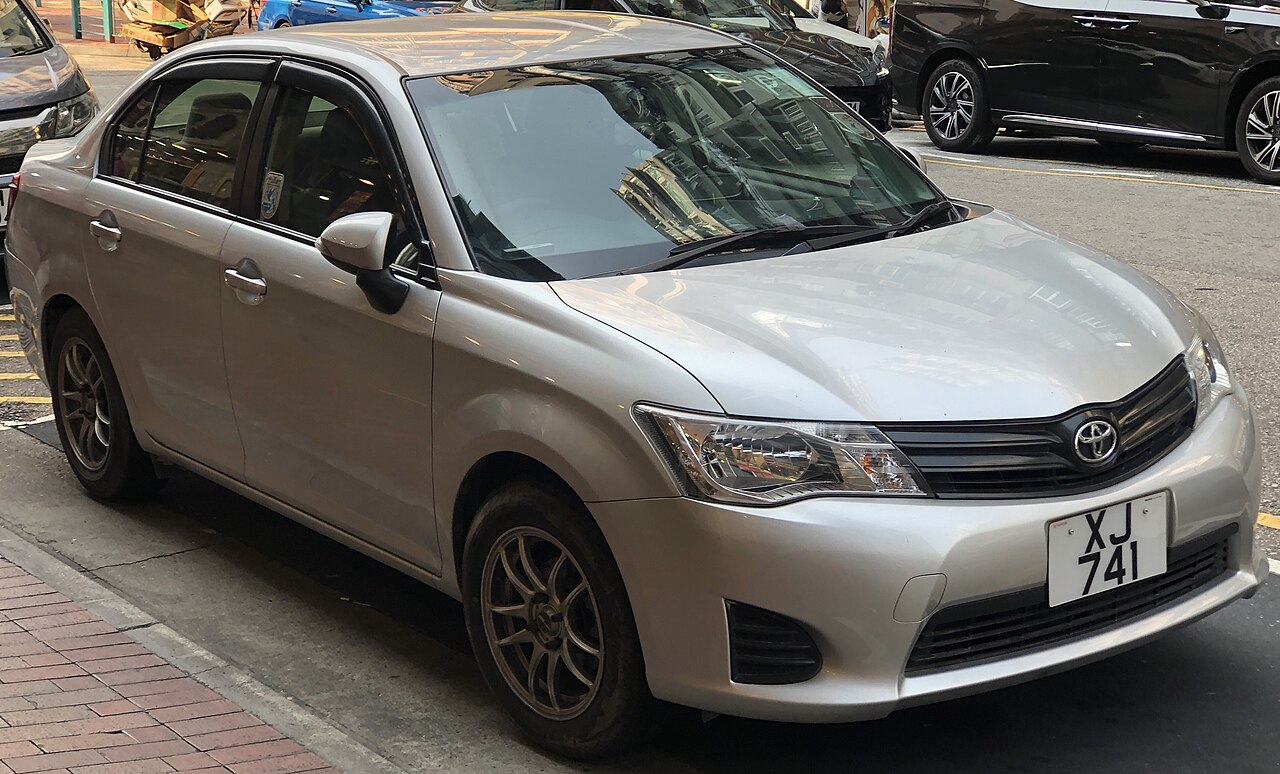 Toyota Corolla Axio — front three-quarter exterior view